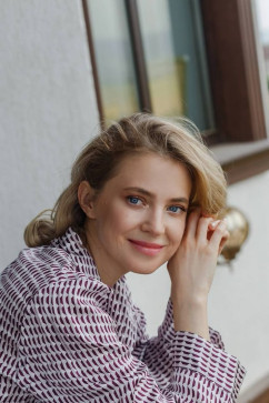 Janina Natalia, 40, United States