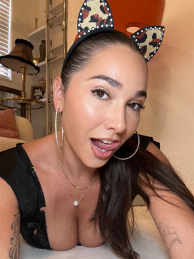 Juliana, 26, United States