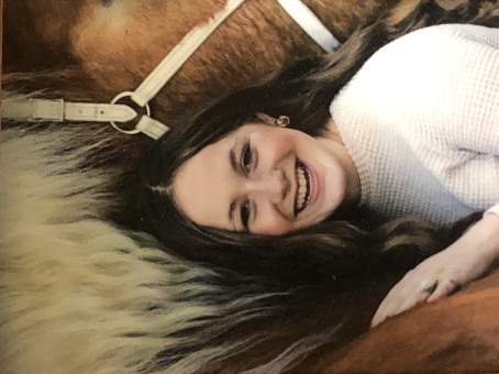 Ellie, 18, United States