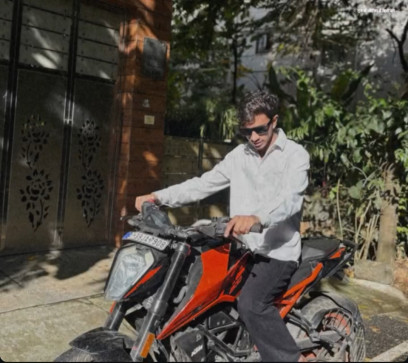 Vv, 19, India