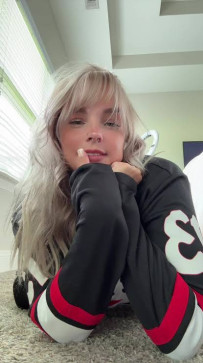 Sandrahooker, 28, United States