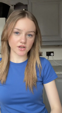 Emma, 18, United States