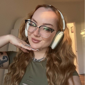 Ella, 29, United States