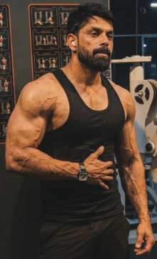 Bltch Hunter, 40, India