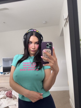 Amelia Luna, 25, United States