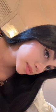 Zari, 19, United Kingdom