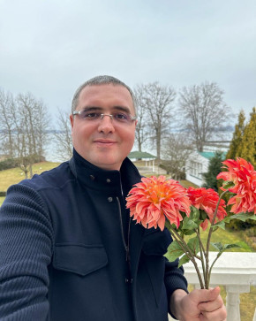 Mason Charles, 54, Armenia