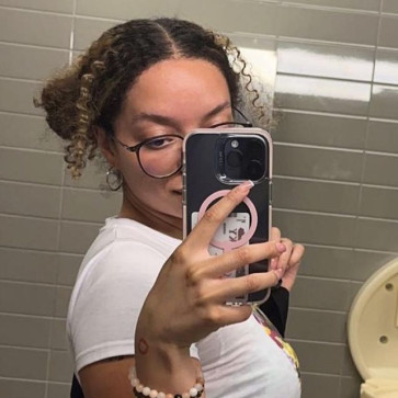 Sandra, 26, United States