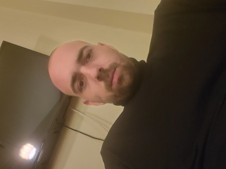 Chris, 28, Greece