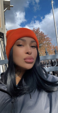 Marry Wills, 30, United States