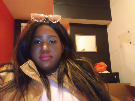 Sienna Luke, 18, Canada