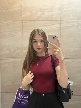 Eva, 25, United Kingdom