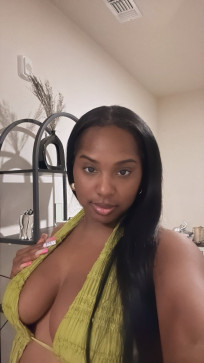 Arianna, 32, United Kingdom