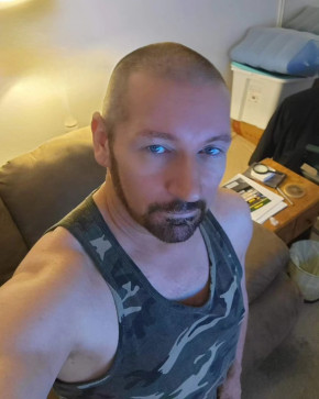 Valentine, 18, Canada