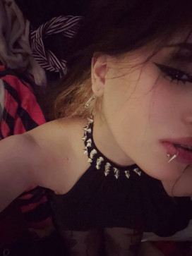 Kira, 18, United Kingdom