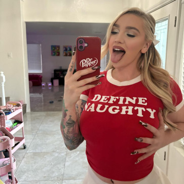 Angelina, 35, United States