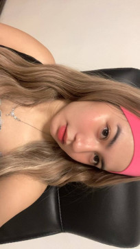 Elara, 33, Netherlands