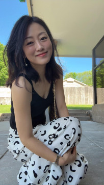 Ava, 32, United States