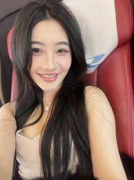 Elina, 25, Germany