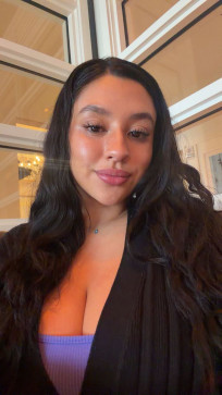 Stella, 33