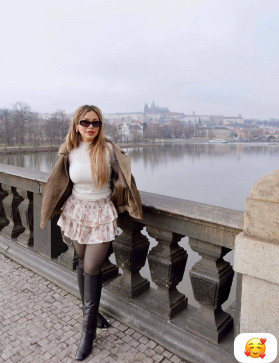 Ariana, 30, United Kingdom