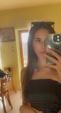 Dia, 20, Hungary