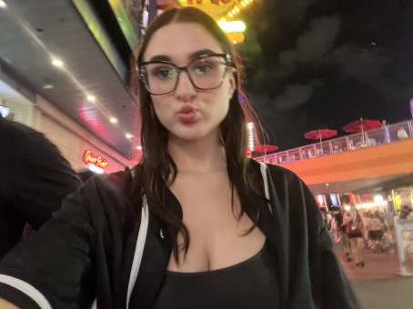 Della Rosellas, 30, United Kingdom
