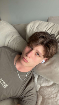 Riley6ft3, 18, Australia