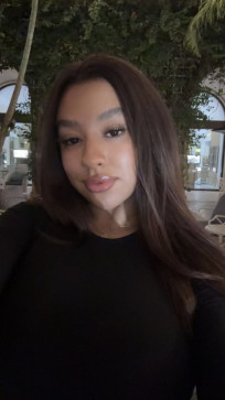 Claire, 27