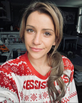 LAURA, 36, United States