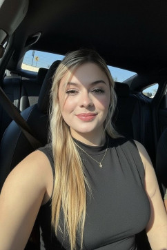 Aurora Walker, 21, United States