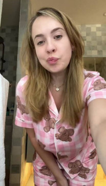 Ella, 30, United Kingdom
