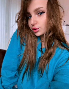 Hezlin, 23, Australia