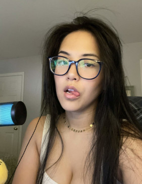 Felicia, 29, United States