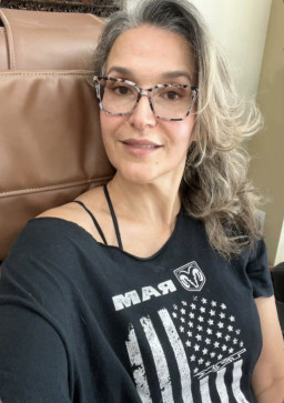 Olivia, 45, Australia