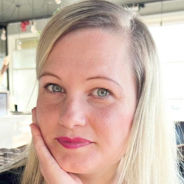 Flora Smile, 45, Germany