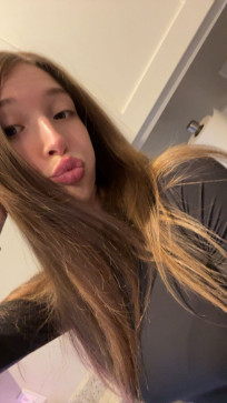 Elizbeth McMullene, 18, United States