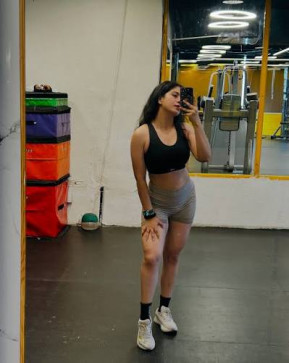 Aanya, 18, India