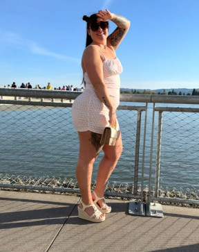 Veronica, 40, United States