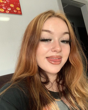 BoredLizzyy, 20, Canada