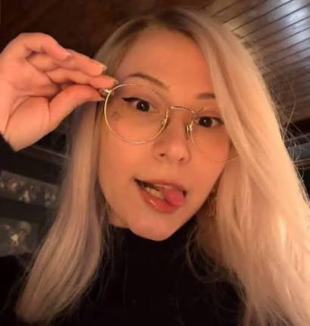 Amelia, 27, Ireland
