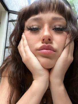 Josie, 19, United States