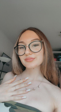 Maggie, 25, United States