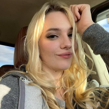 Kimberly O Hanson, 31, United States