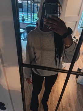 Lora, 19, France