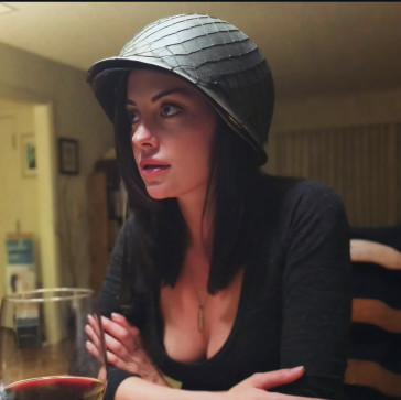 Bella, 28, United States