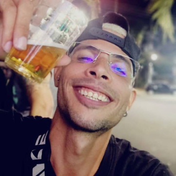 Qualquer Coisa, 18, Brazil