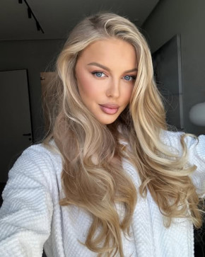 Ariana, 35, United States