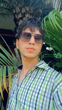 Michal Williams, 20, India