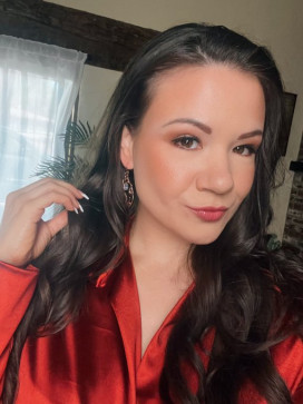 Betty, 27, Canada